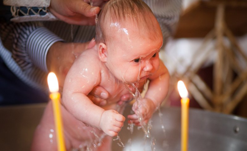 Зачем крестить ребенка